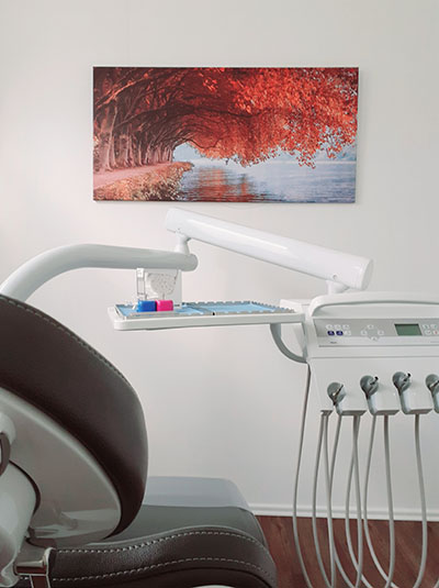 Bwhandlungsraum von innen - Zahnarztpraxis Dr. Gerhaupt in Essen-Heisingen